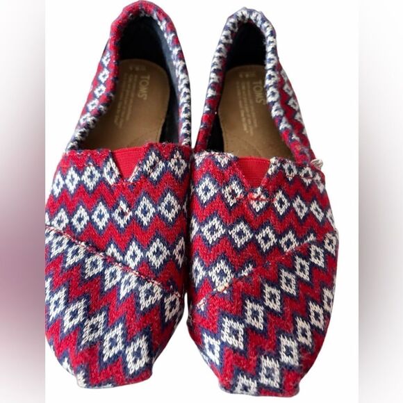 Toms Shoes - TOMS Classic Knit Geo Diamond Patterned slip-on shoes size 8.5W.